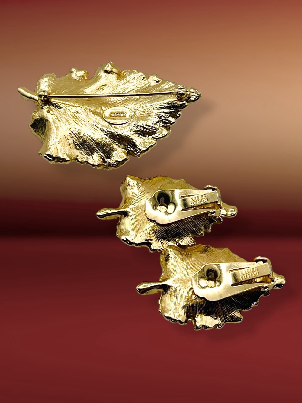 Vintage Napier Gold Tone Textured Leaf Brooch & Matching Clip-On Earrings Set - Picture 10 of 14